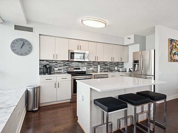 5th image of 512 N McClurg Ct APT 4701
