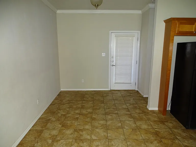 2106 Main St — Photo 5