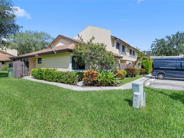 310 SW 96th Ter, Hollywood, FL 33025