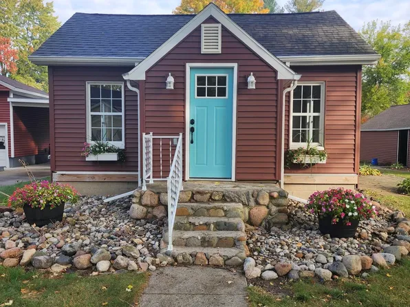 520 South St, Chesaning, MI 48616