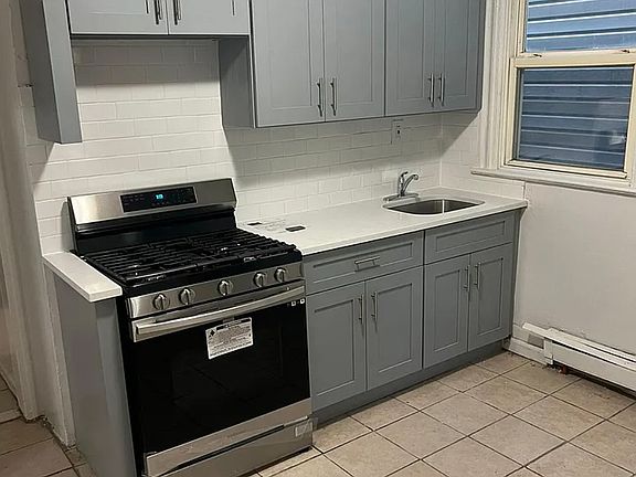 4th image of 461 Grove St APT 1