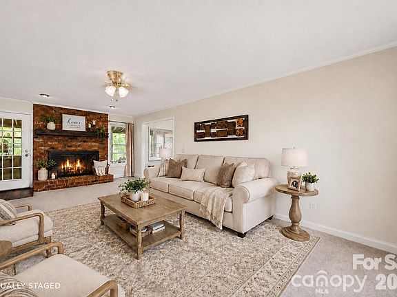 5th image of 1160 Crestmont Dr SE