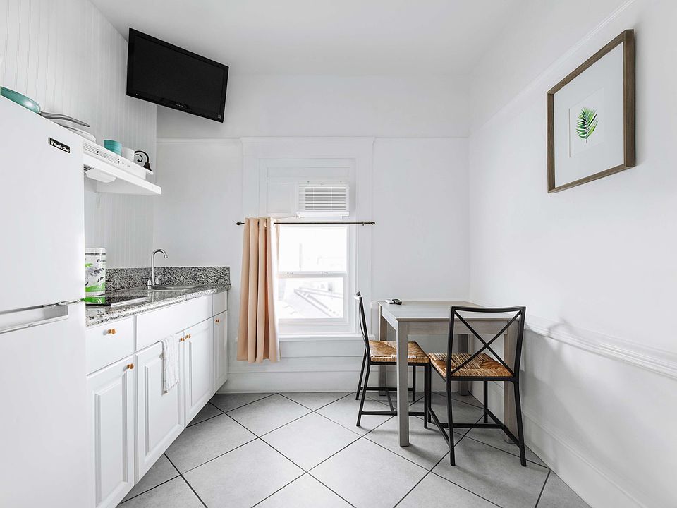 2nd image of 131-171 Metropole Ave