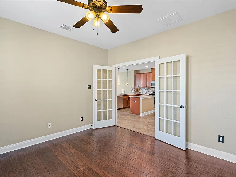 100 Speckle Park Dr — Photo 17
