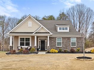 186 Park Place Cir, Winston Salem, NC 27107