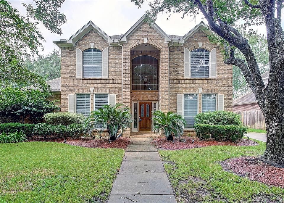 1st image of 2211 Fairwater Park Dr