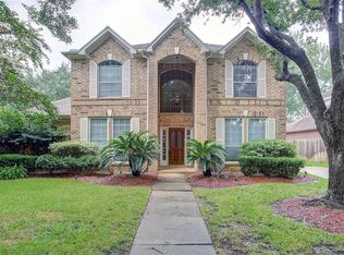 2211 Fairwater Park Dr, League City, TX 77573