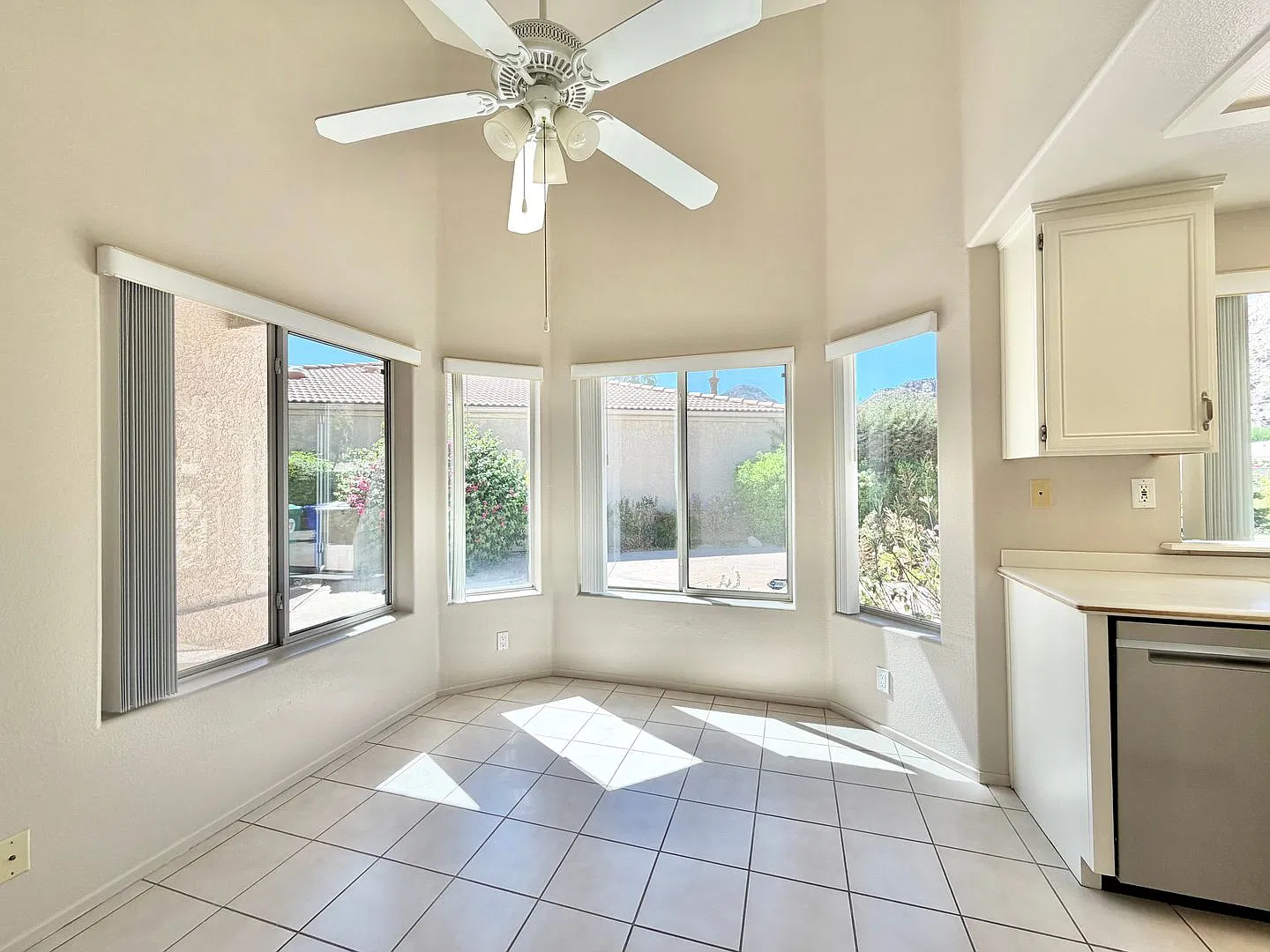 Available Now ! Lovely 3 Bedroom/ 2 Bathroom Home In Laguna de la Paz Move In Special! 50% Off On... — Photo 4