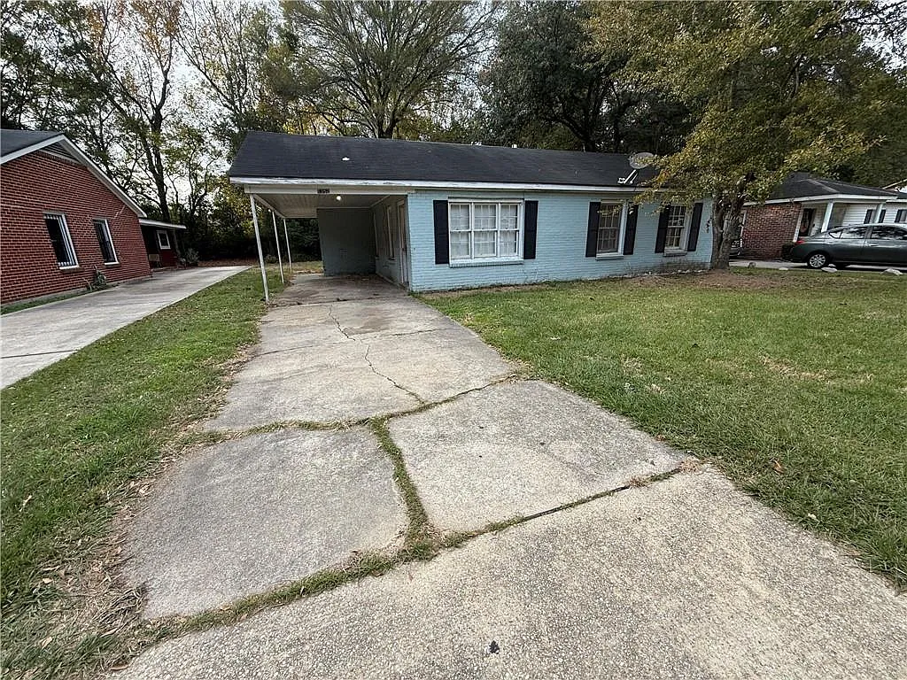 3 bed, 1.0 bath, 952 sqft, $895 — Photo 1