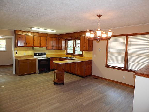2nd image of 460 Hiawassee Ave
