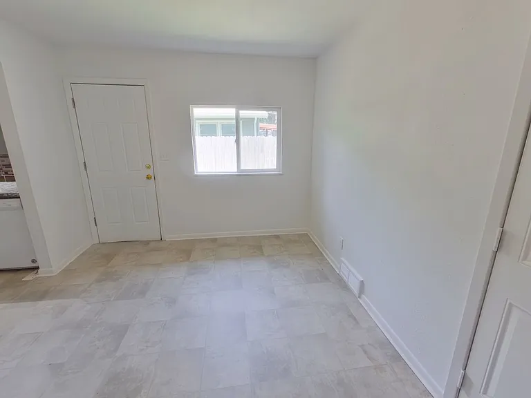 2520 N Perry Ave — Photo 5