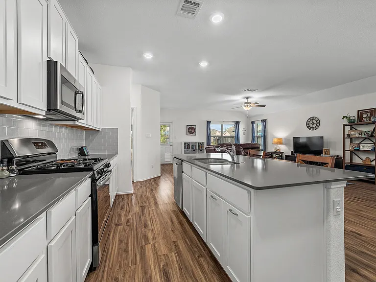 1232 Matt Ln — Photo 5
