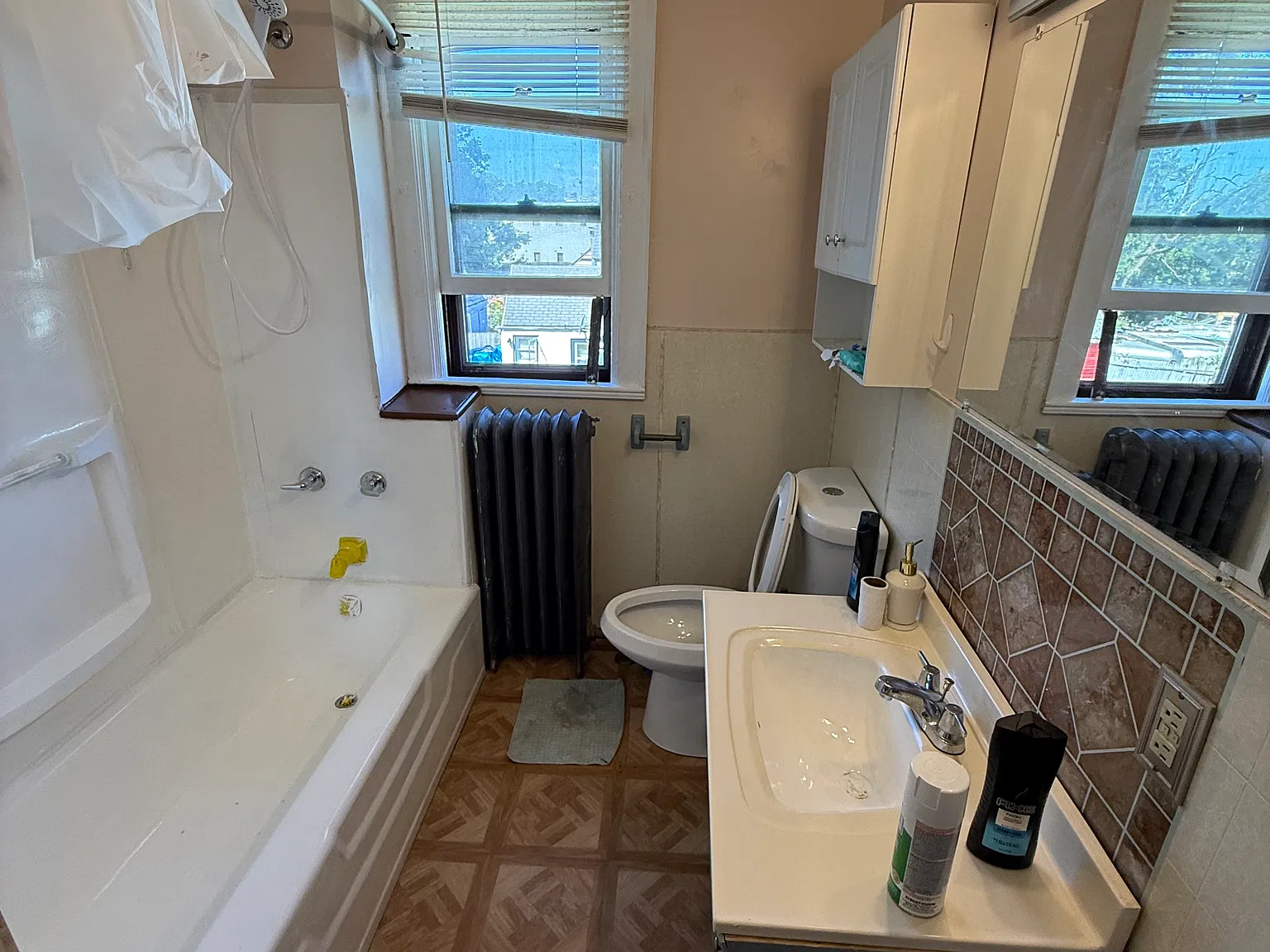 3 bed, $1,400 — Photo 2