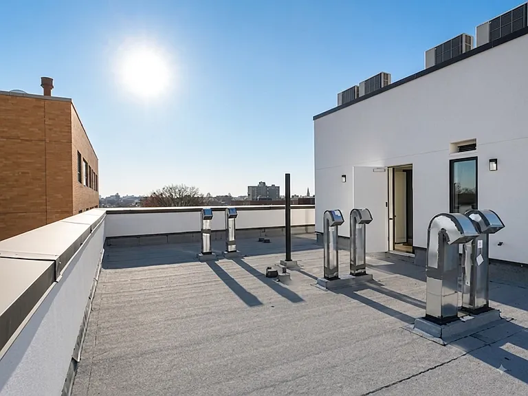 340 Irving Ave #4 — Photo 6