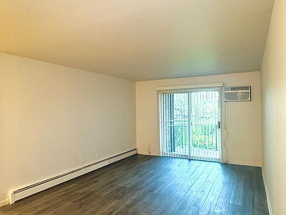 2nd image of 1175 Valley Ln APT 202