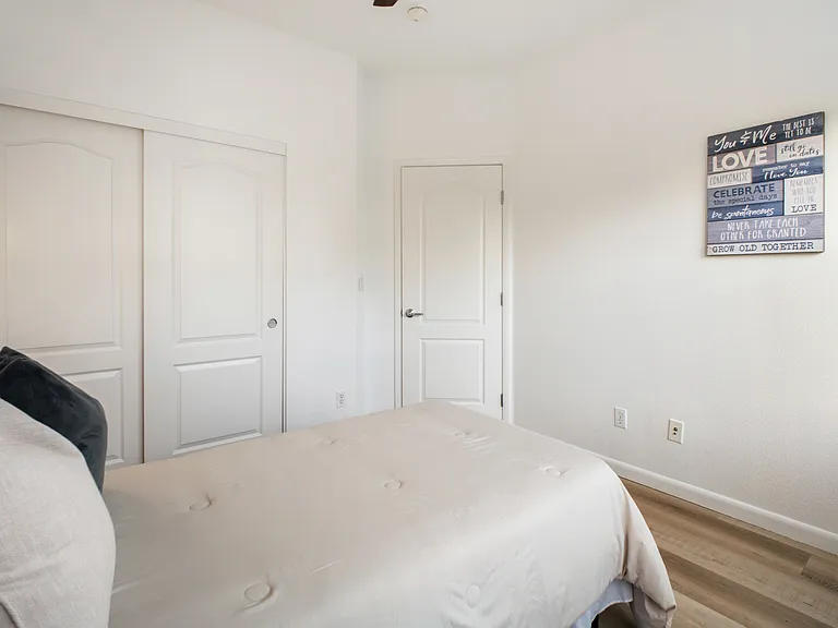 1121 Kassel Ter — Photo 4