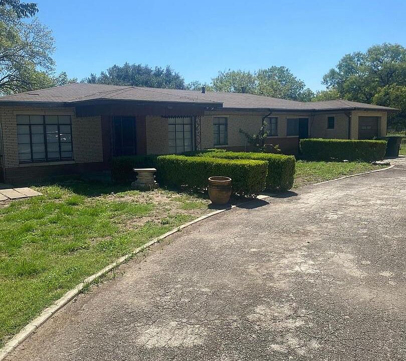 1st image of 302 BONAIR DR