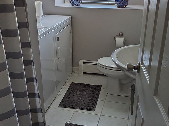 Bathroon with washer and dryer