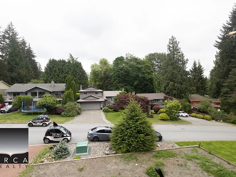 2752 Byron Rd — Photo 6