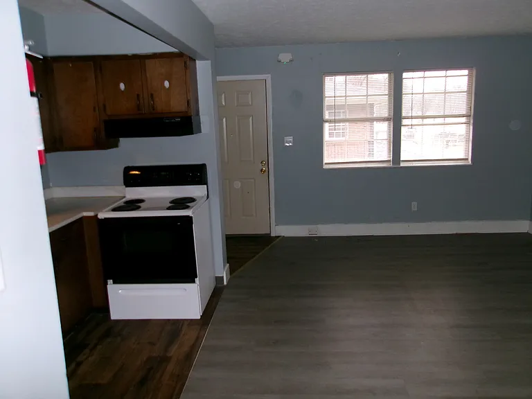 204 N Warren St — Photo 5