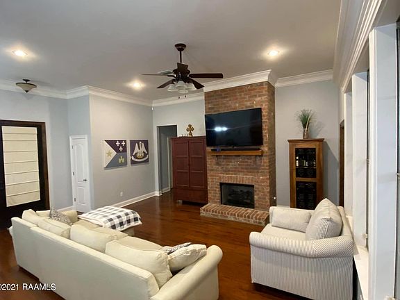 5th image of 100 Parker Oak Dr