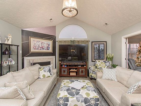 2nd image of 210 Revolution Cir #37-2