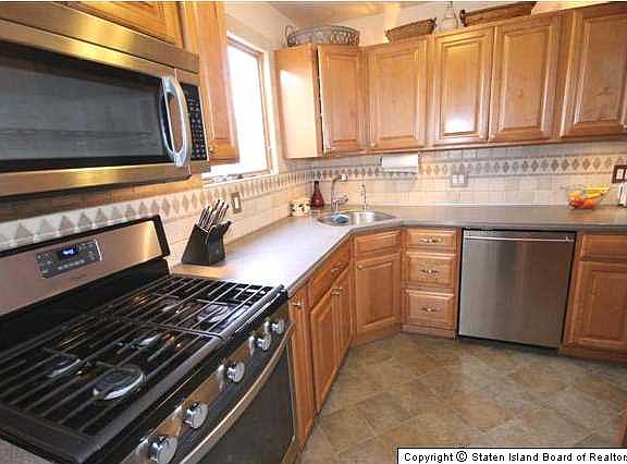 5th image of 502 Amherst Ave
