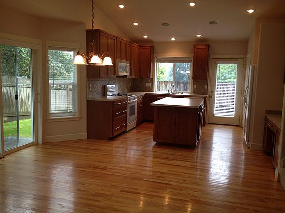 5th image of 2205 15th Ave