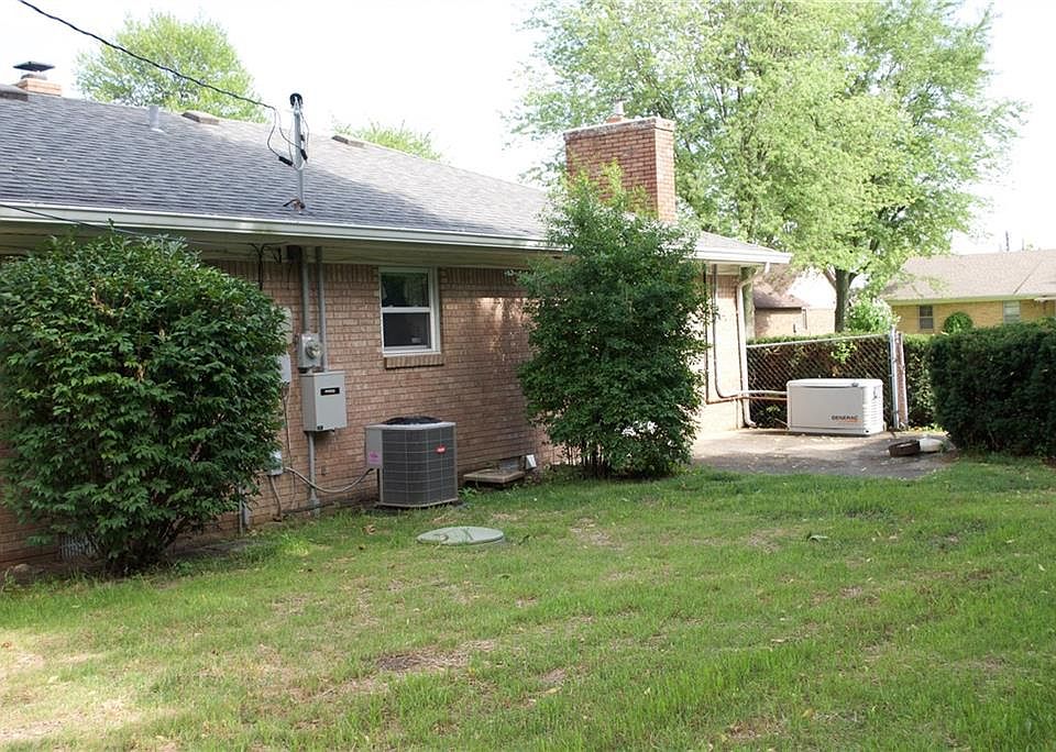 2nd image of 2406 Eustis Dr