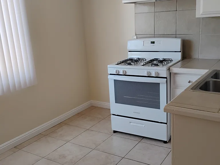 14652 Adams St #7 — Photo 2