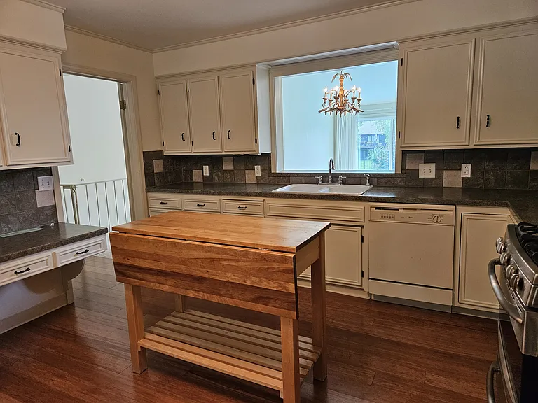 2018 Greenbriar Ln — Photo 10
