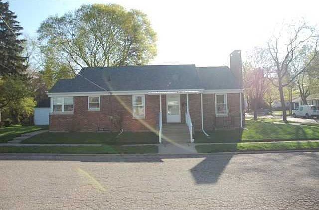 1st image of 601 E Greenlawn Ave