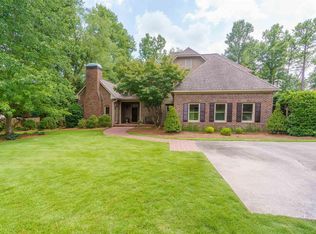 1825 Surrey Oaks Ln, Vestavia, AL 35243