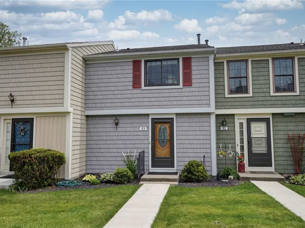 53 Village Trl, Honeoye Falls, NY 14472