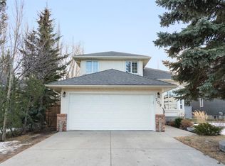 209 N Hawkstone Dr NW, Calgary, AB T3G3R1