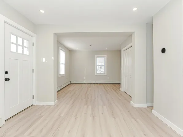 24 Saint James St #24, West Warwick, RI 02893