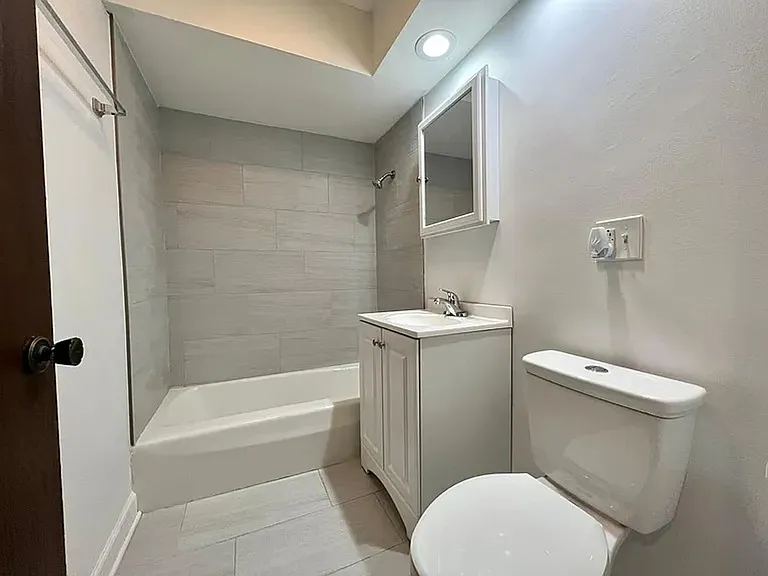 415 S Lombard Ave #202 — Photo 6