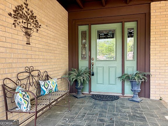 4th image of 700 Forrest Dr