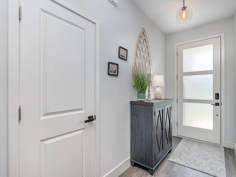 620 Cecelia Ave SE — Photo 3