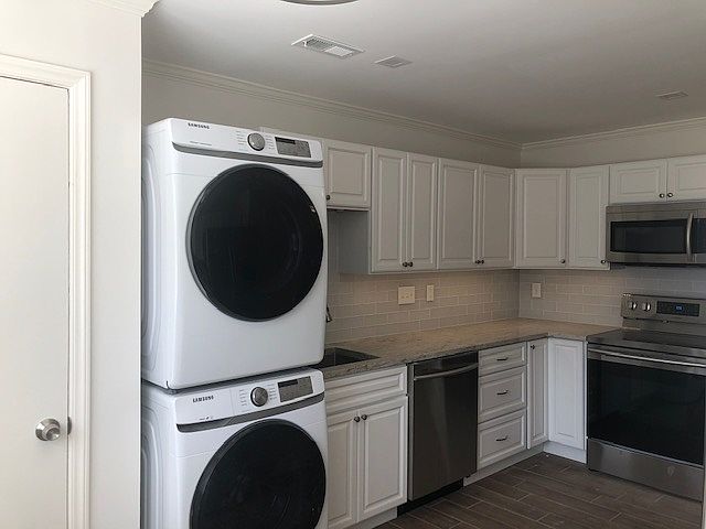 1st image of 4400 Poplar Ave APT 39