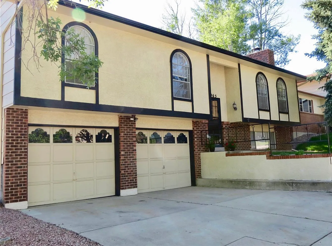3 bed, 1863 sqft, $2,400 — Photo 2