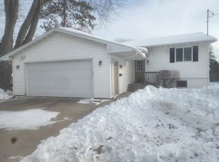 1812 N Owaissa St, Appleton, WI 54911