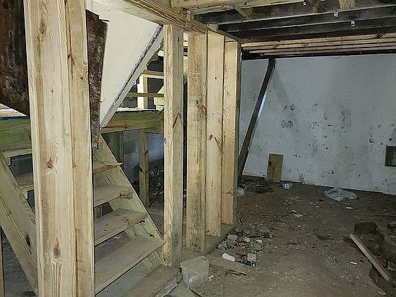 4th image of 122-124 Marathon Ave