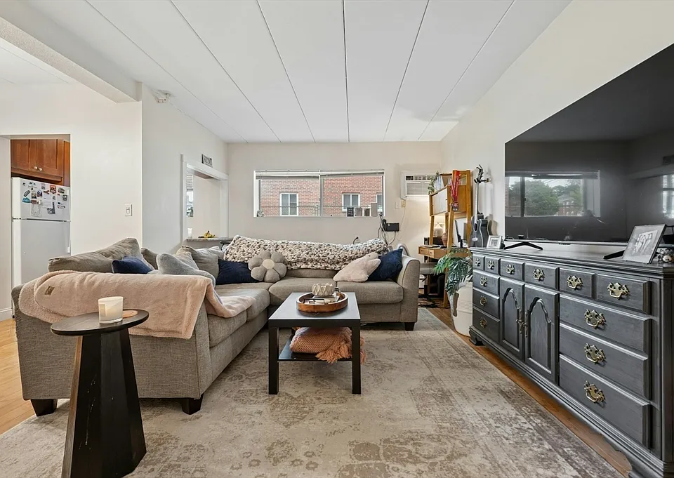 995 Massachusetts Ave #102