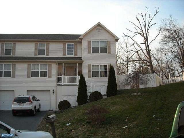 2nd image of 1020 Lily Ln