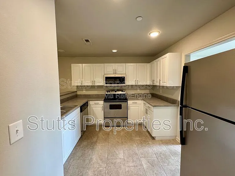 101 Gin Ct #702 — Photo 3