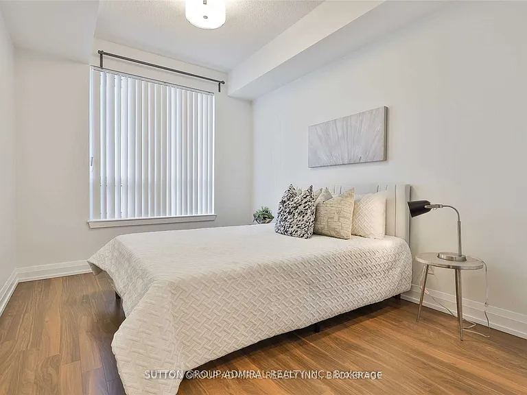 7171 Yonge St #405 — Photo 15