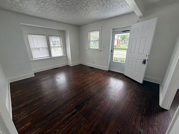 5th image of 1818 Sundale Ave