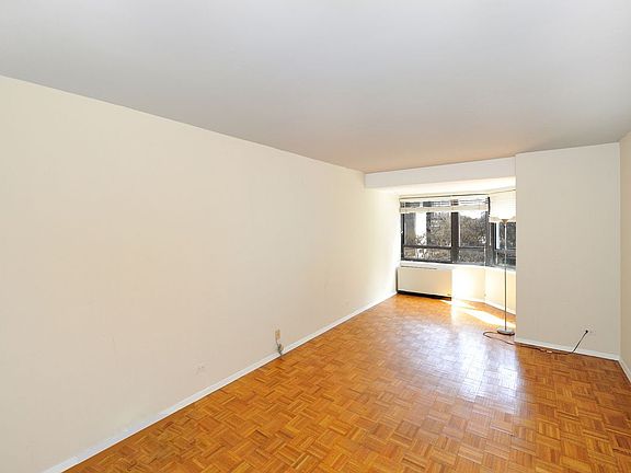 5th image of 240 E 47th St APT 4E
