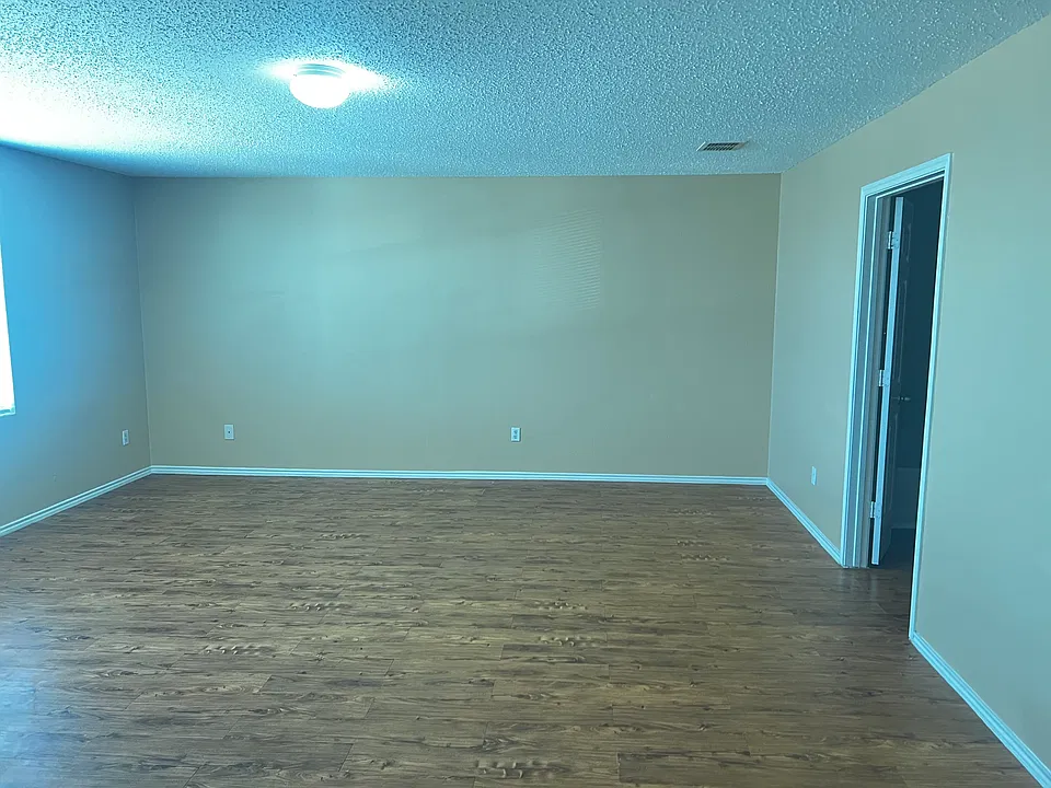 1724 Creek Bend Ln #1